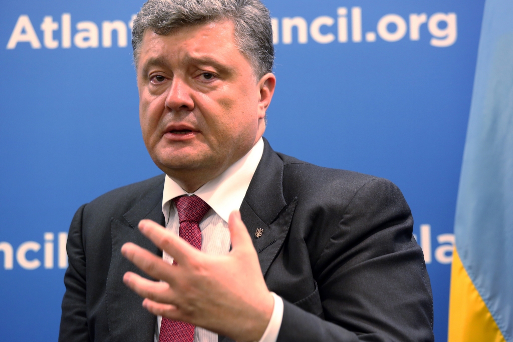 Porošenko: Karš beigsies tikai tad, kad Ukraina atgūs Donbasu un Krimu