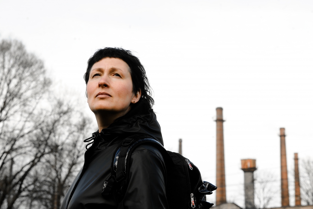 Ieva Ozoliņa par mežonīgajiem deviņdesmitajiem. Ģimenes lieta