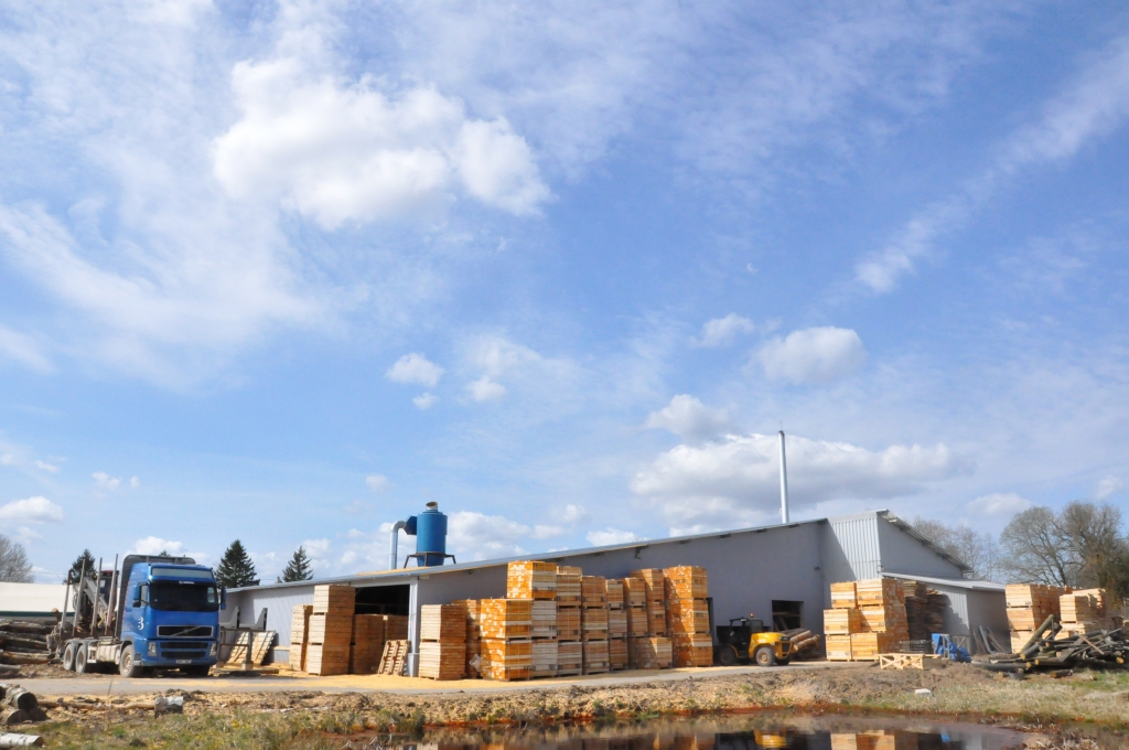 Jaunas kokmateriālu ražotnes izveidē Valkā investēts teju miljons eiro