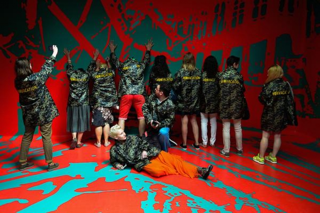 Ukrainas mākslinieki okupē Krievijas paviljonu Venēcijas biennālē