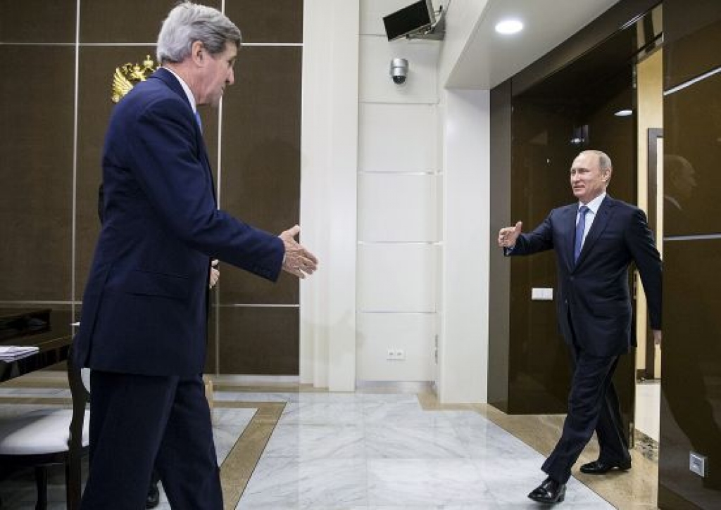 Kritizē Kerija vizīti Sočos - no tās vienīgais ieguvējs esot Putins