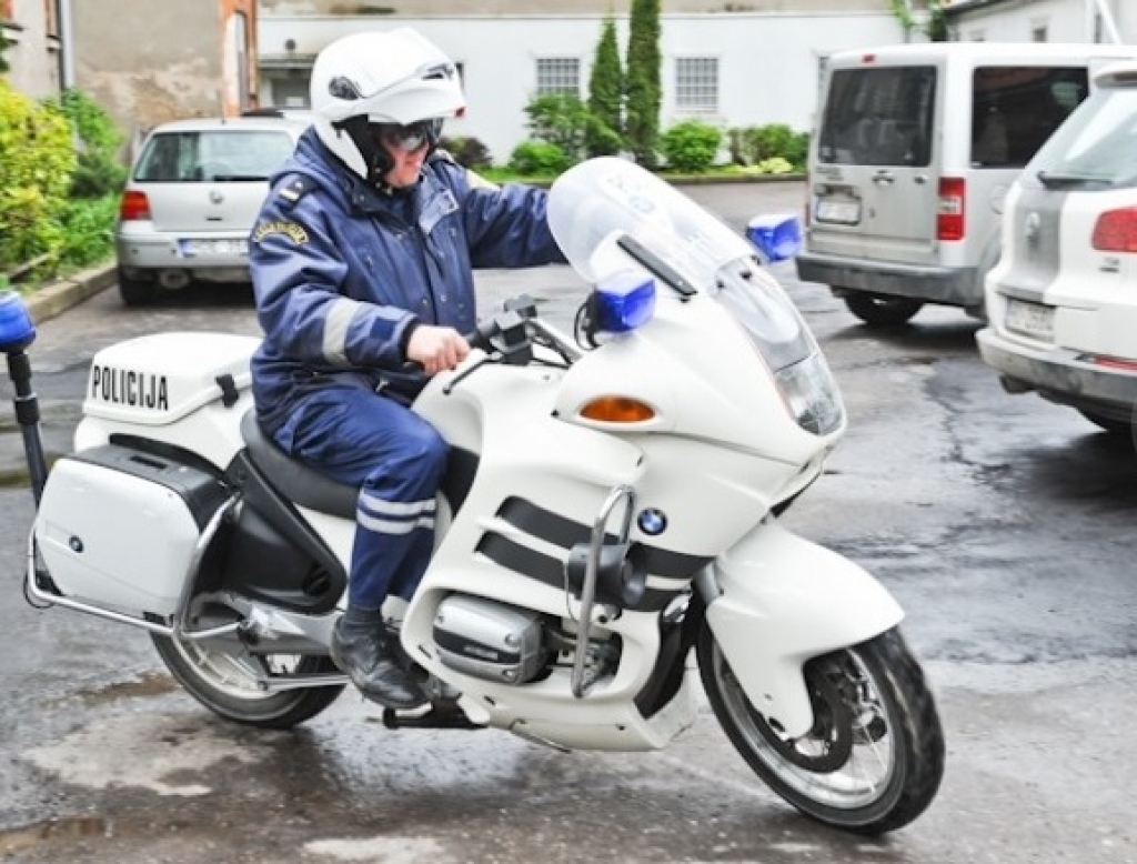 Pirmo reizi pie jaunajiem motocikliem tikuši arī Jelgavas policisti