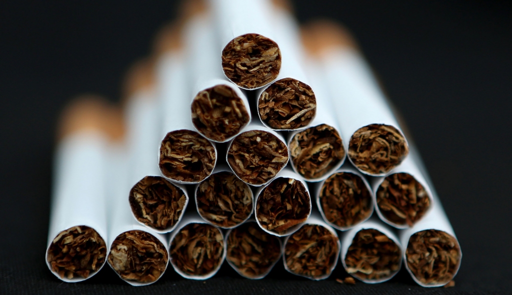Plāno aizliegt smēķētavas un cigarešu izvietošanu veikalu plauktos