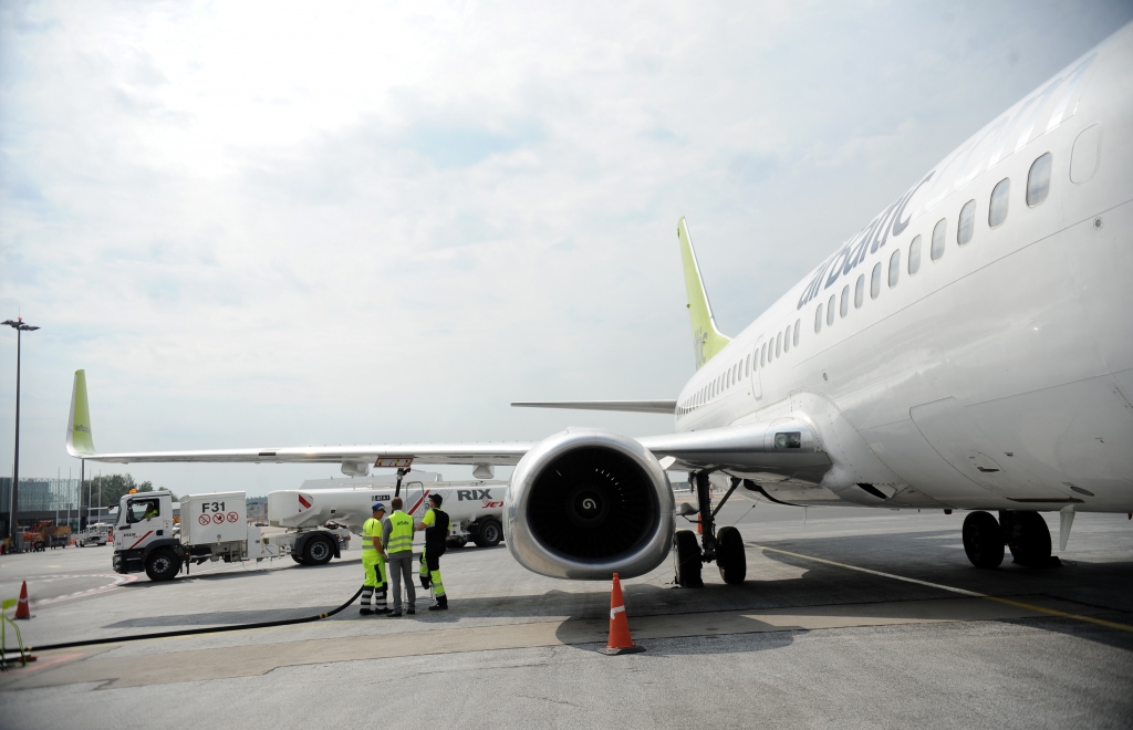 Air Lituanica pārtrauc lidojumus, reisus pārņem airBaltic