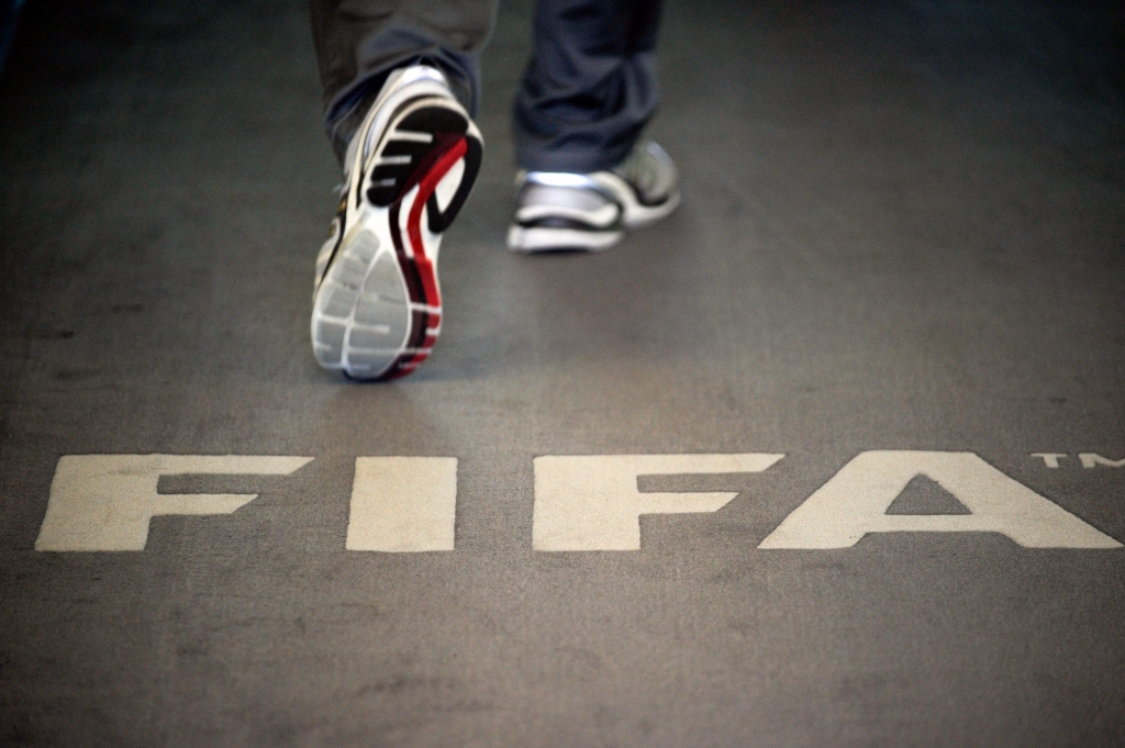 papildināts (15:45) - FIFA prezidenta vēlēšanu priekšvakarā par korupciju aizturētas vairākas organizācijas amatpersonas
