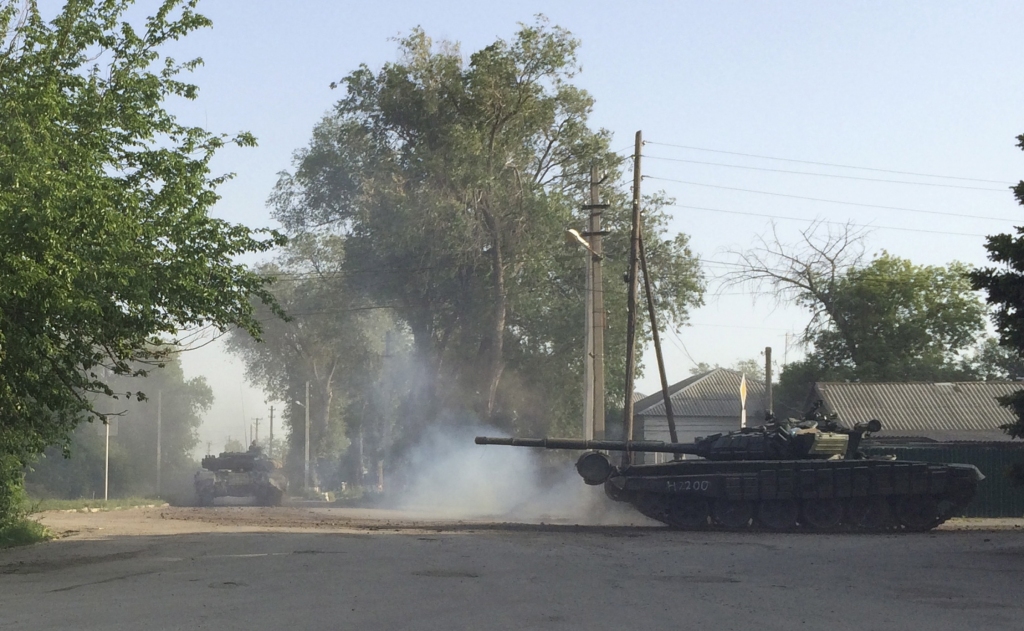 FOTO: Krievija pie Ukrainas robežas pulcē milzu armijas spēkus