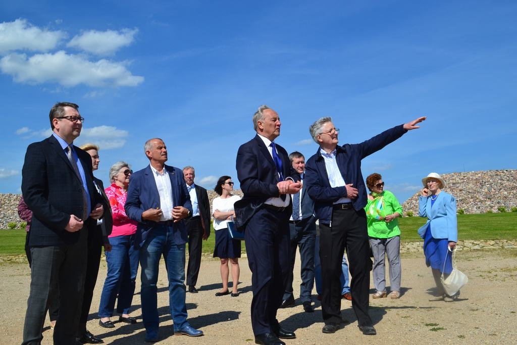 Valsts prezidents viesojas Likteņdārzā