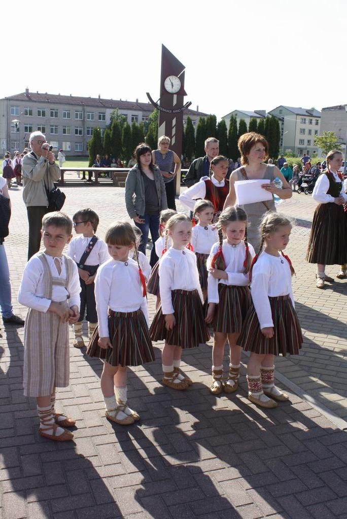 Foto: 1. jūnija svētki Aizkraukles centrālajā laukumā 