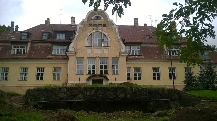 Iznomā Vecbebru muižas kompleksu