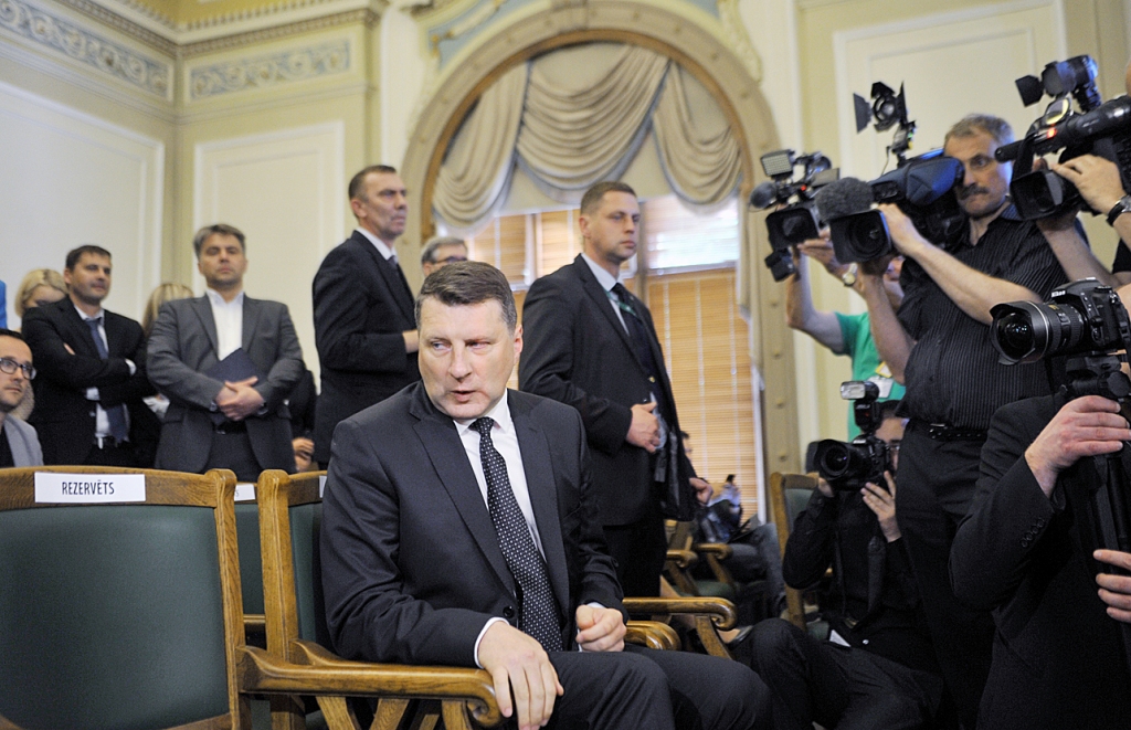 Vējonim palīdzēja partiju bažas par sabiedrības spiedienu