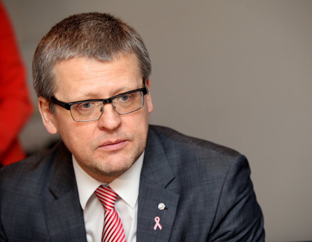 Belēvičs grib novērst bažas par interešu konfliktu - izslēdz savu dēlu no padomes