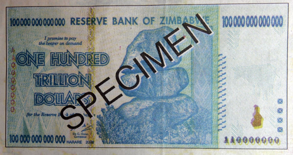 Hiperinflācija Zimbabvē: 175 kvadriljonus vietējo dolāru varēs mainīt pret 5 ASV dolāriem