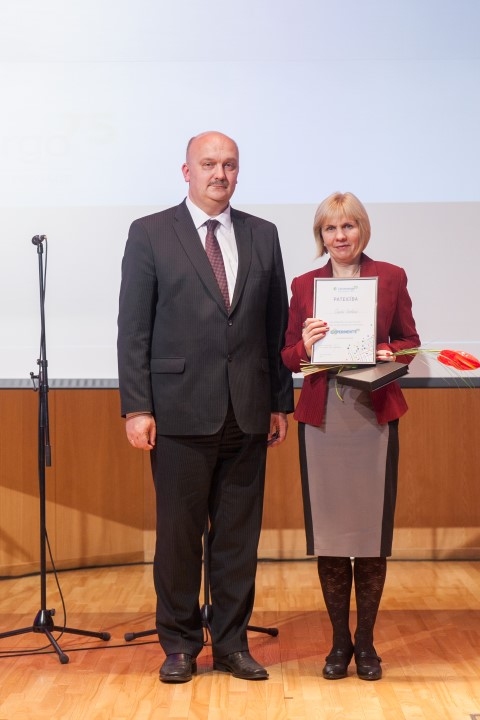 Novērtē skolotāju ieguldīto laiku un darbu 