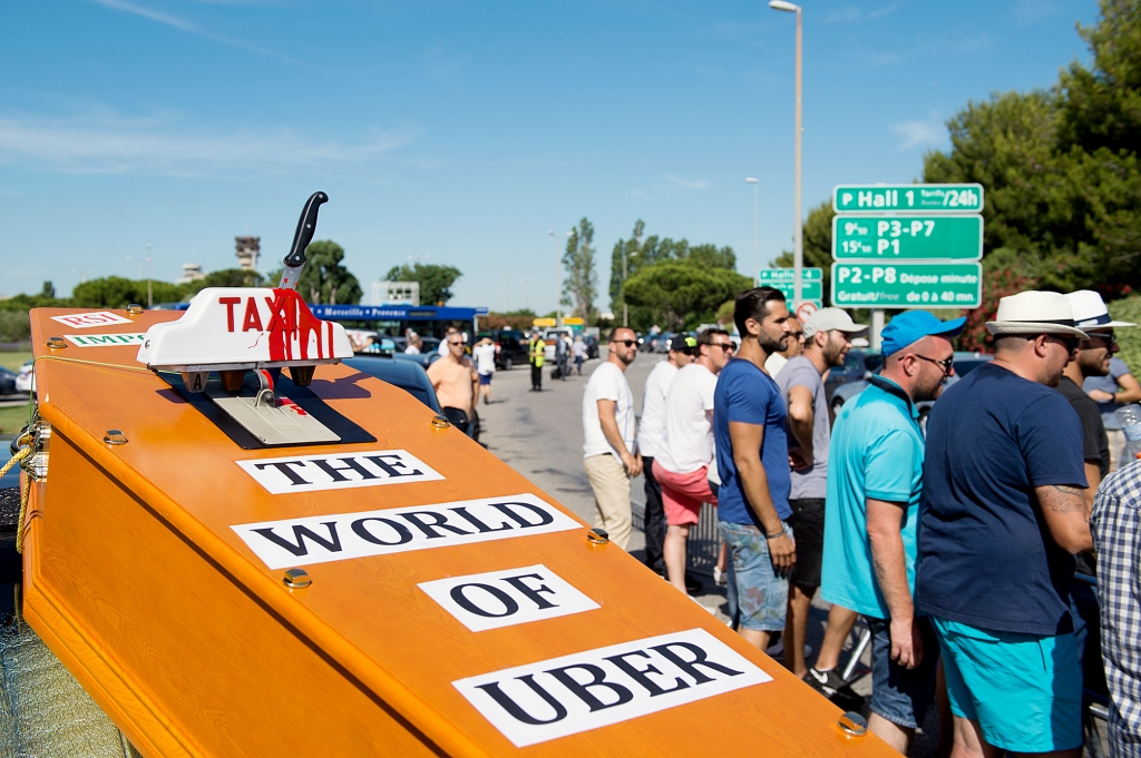 Lēto pārvadājumu lietotne Uber nokaitinājusi pasauli