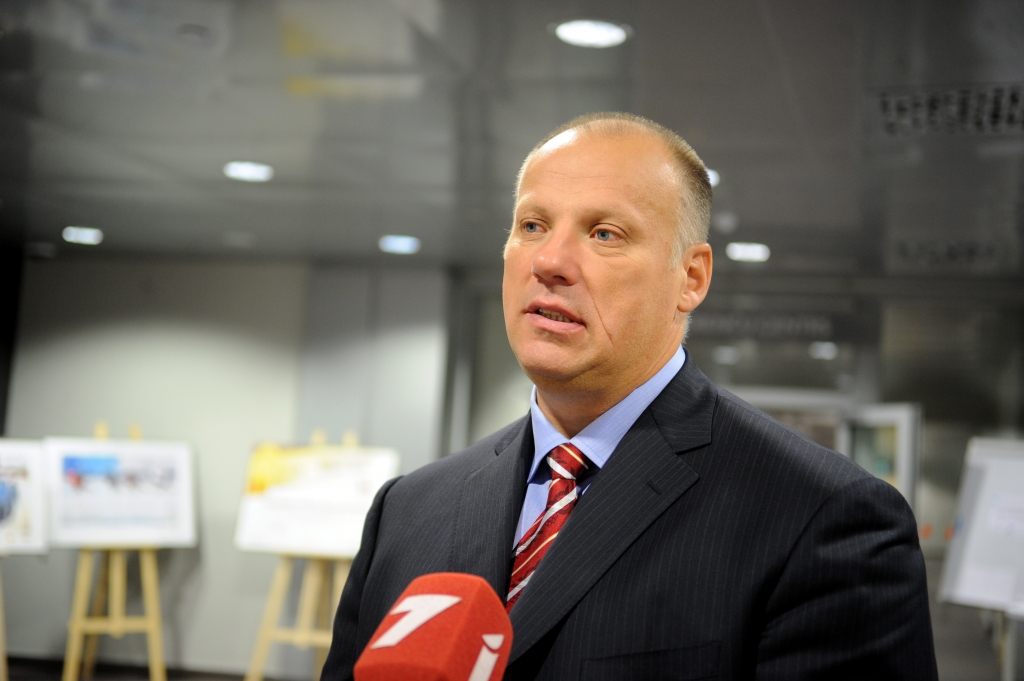 Bergmanis neatklāj, ko uzrunājis darbam aizsardzības ministra birojā
