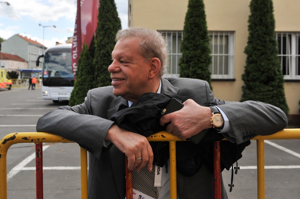 Nākamais hokeja izlases treneris, visticamāk, būs no ASV vai Kanādas