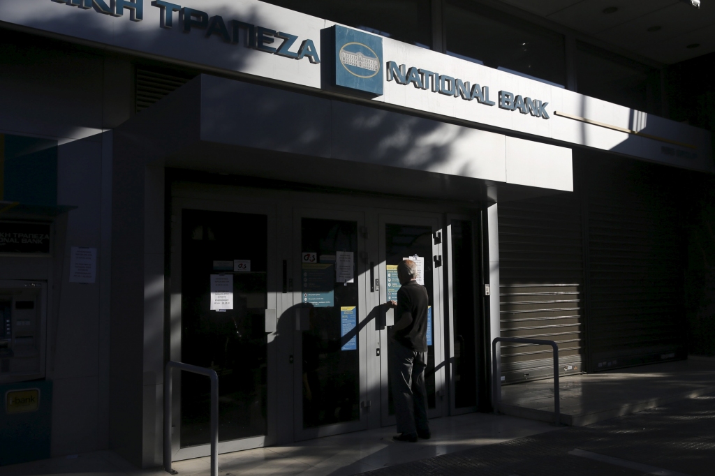 Grieķijas bankas paliks slēgtas līdz pirmdienai