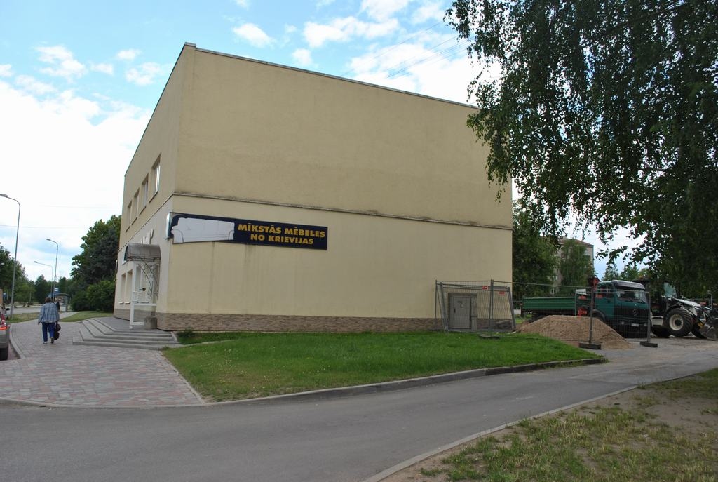 Mēbeļu salonam “Bali” Aizkrauklē cels piebūvi 