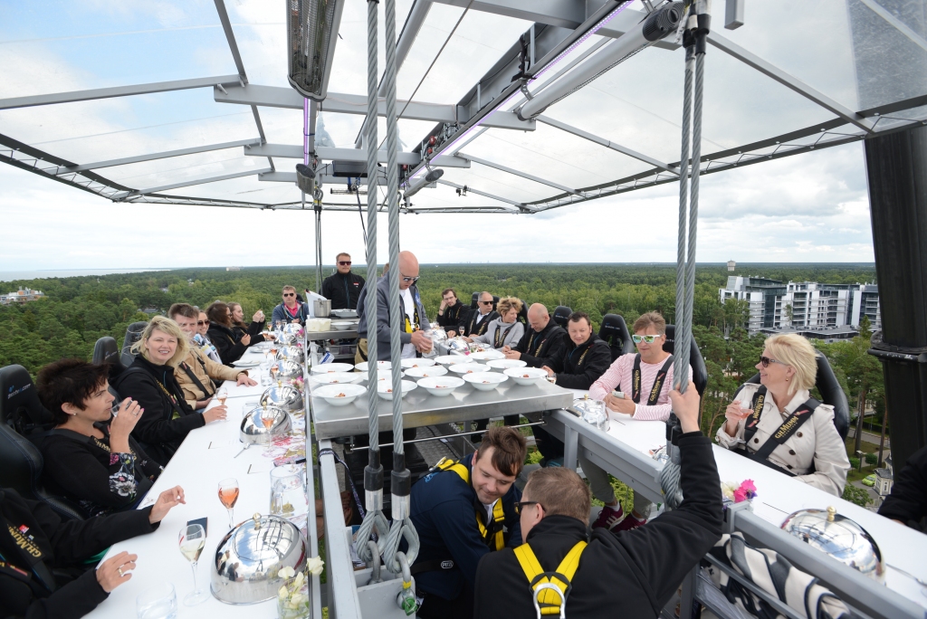 FOTO: Dinner in the Sky atklāšana Jūrmalā