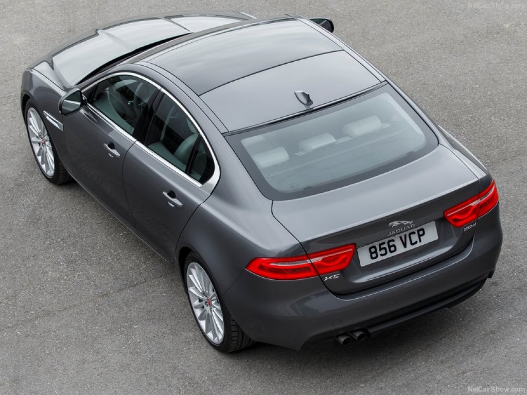 Jaguar XE: Lielā kaķa mazākais sportists