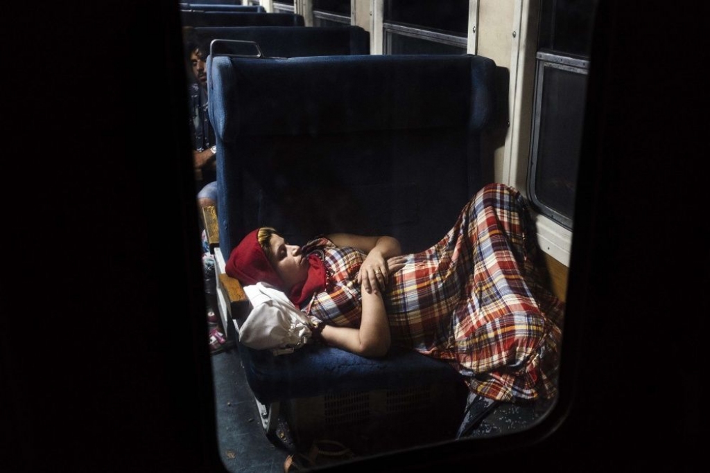 Papildināta - Lamanša tunelī, atkal cenšoties iekļūt 1500 imigrantiem, viens gājis bojā