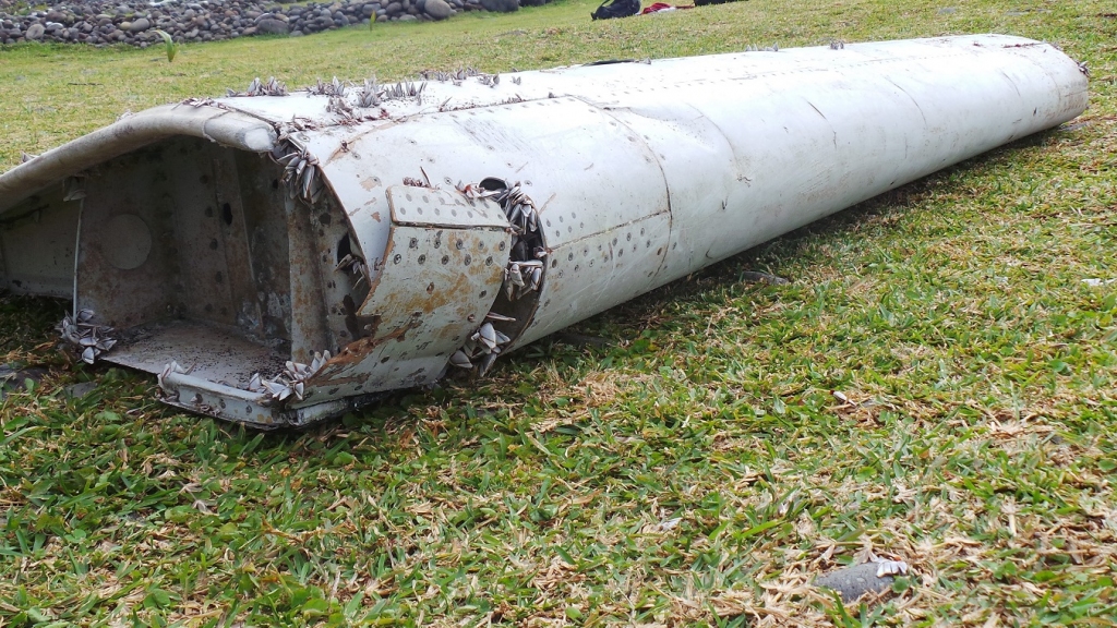 Uzietas, iespējams, MH370 reisa lidmašīnas logu rūtis, iluminatori un sēdekļu paliekas