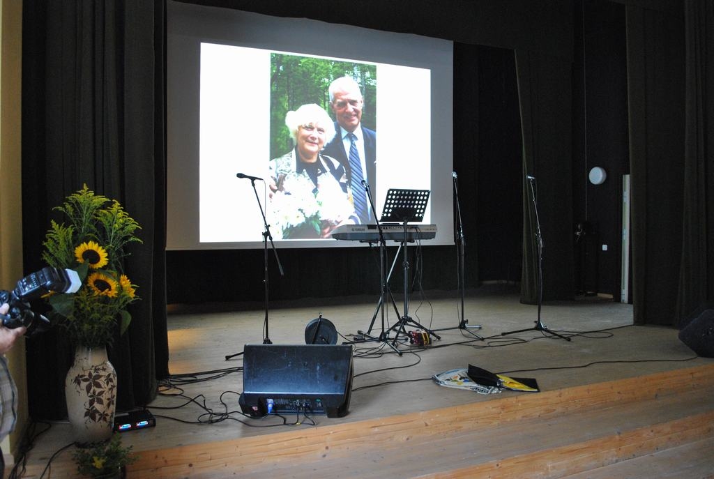 Kinoaktieri Paulu Butkēviču sveic 75 gadu jubilejā 