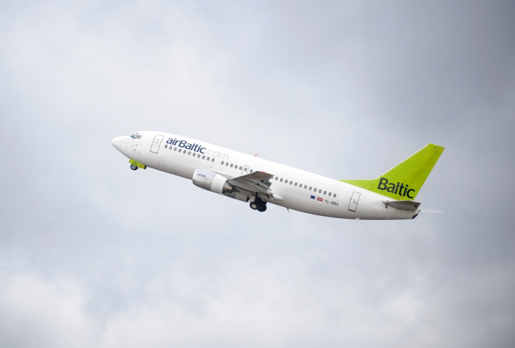 airBaltic: pastāv aizdomas, ka četri no pieciem apkalpes komandas locekļiem bija lietojuši alkoholu