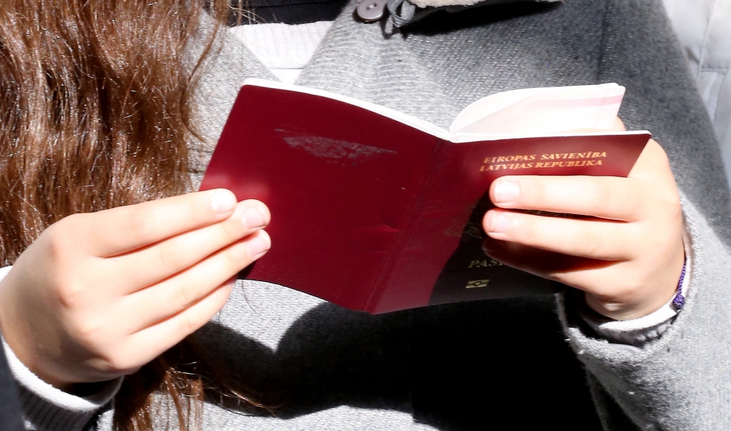 Dienas tēma: Personas kods bez dzimšanas datiem prasīs Saeimas slīpēšanu