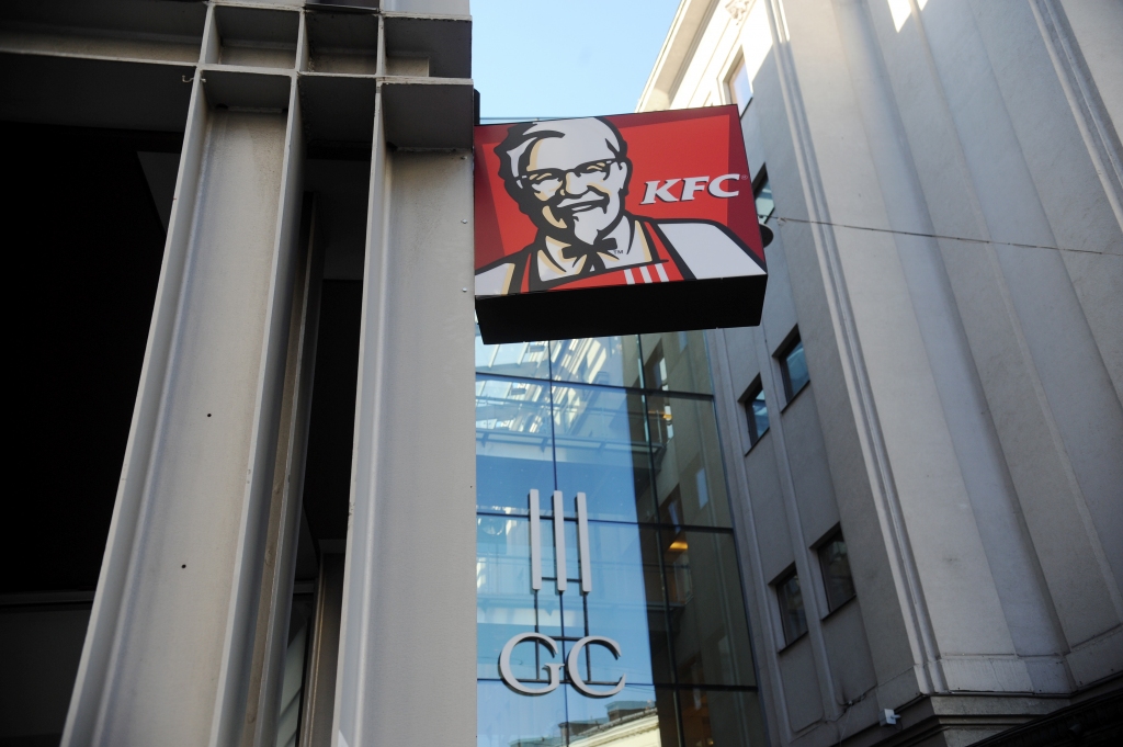 Papildināta - FOTO: Nākamnedēļ atklās pirmo Kentucky Fried Chicken restorānu Latvijā