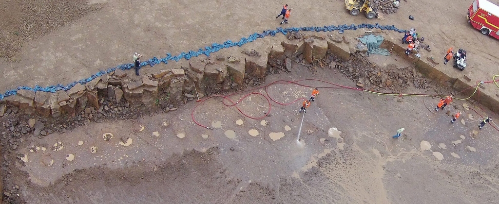 FOTO: Pie Hannoveres atrasti gigantiski dinozaura pēdu nospiedumi