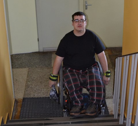 Traucē stāvās uzbrauktuves un sliekšņi