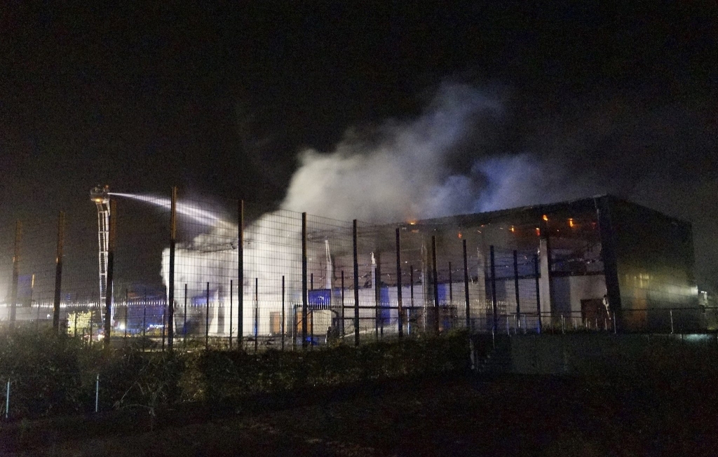 Nodedzināts bēgļu centrs pie Berlīnes