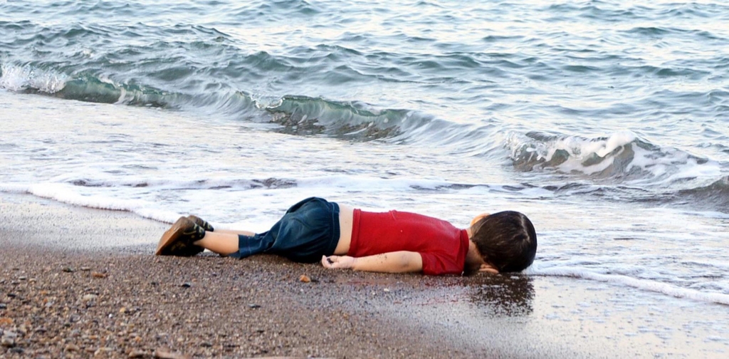 FOTO: 2015.gada migrantu krīze skaudros fotomirkļos