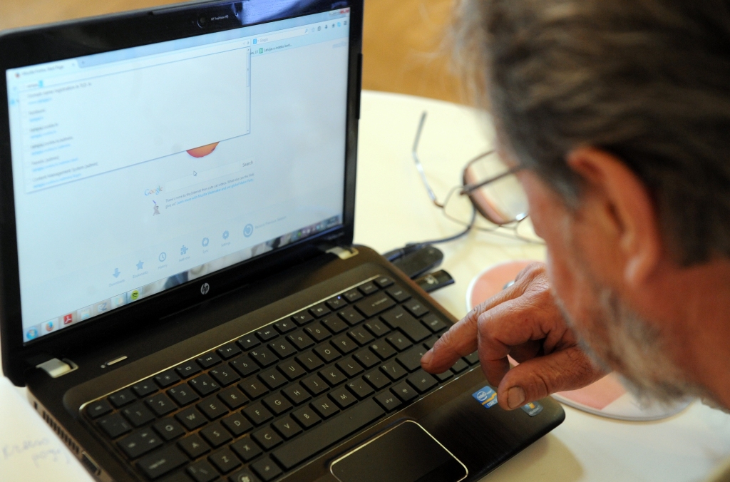 Kuriozi no senioru datorkursiem - kad datoru pārņem poļi