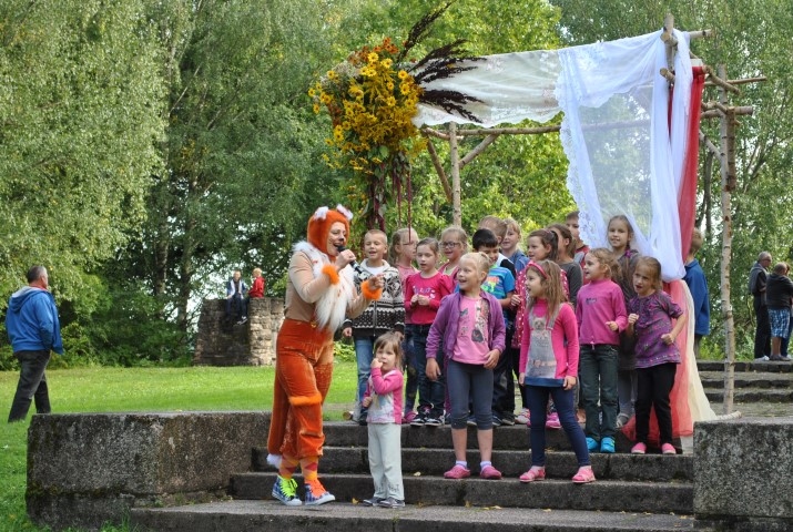 Svētki parkā, kurā mīl viesus