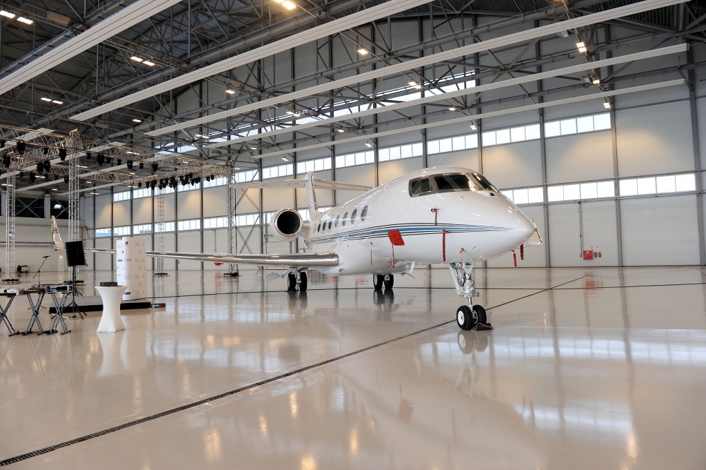 FOTO: Biznesa aviācijas centra FBO RIGA izbūvē investēti 12,5 miljoni eiro