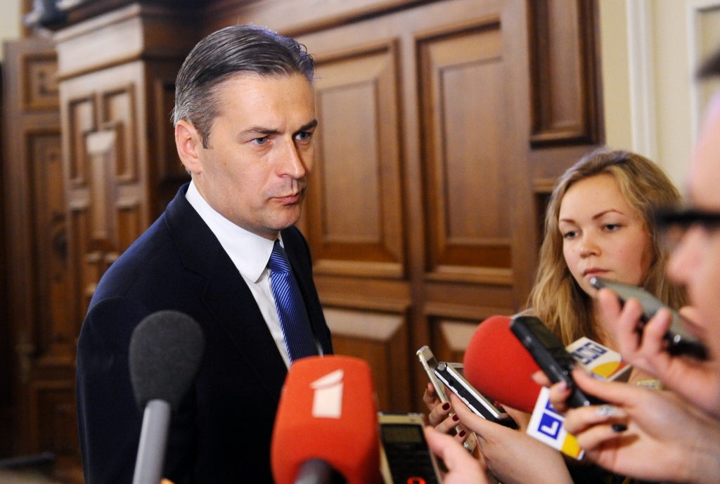 Bondars valdību salīdzina ar nelabvēlīgu ģimeni, kur vīrs dzer un sieva neko negrib mainīt