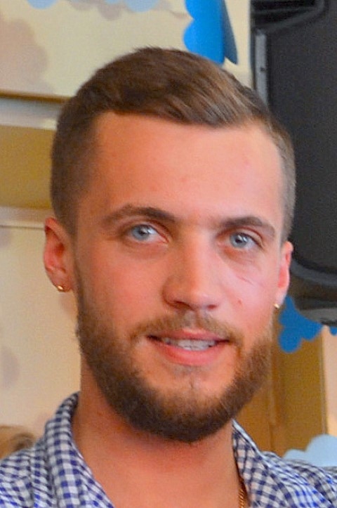 — Vai jūs būtu ar mieru uzņemt mājās bēgli?