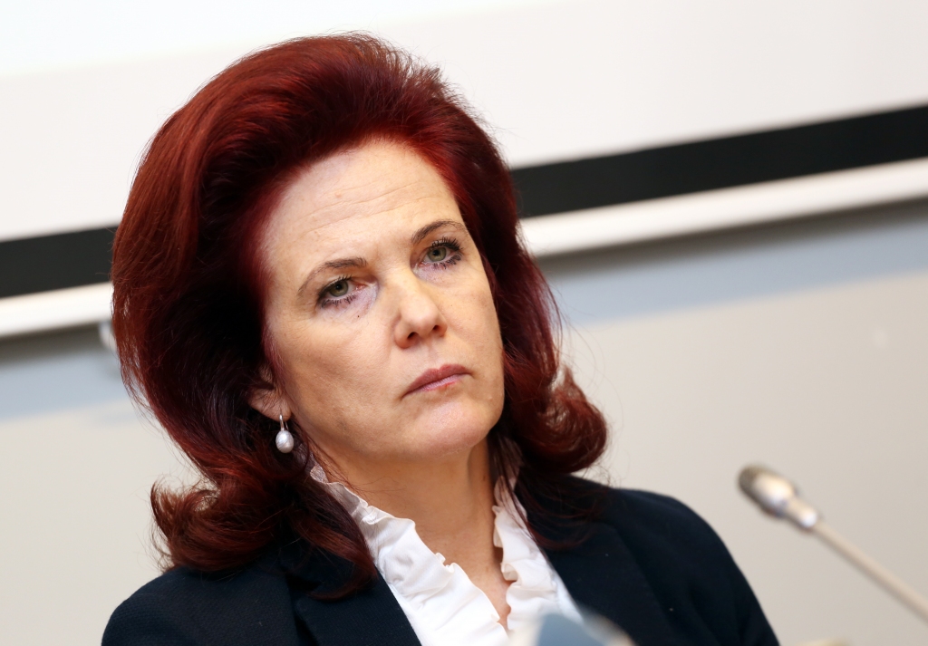 Āboltiņa norāda uz nepieciešamību vērtēt ministru darbu; kritizē Rasnaču un Matīsu