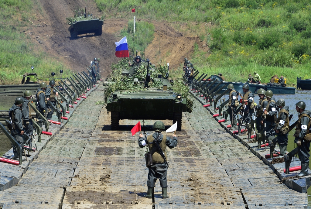 Krievijā ar 95 000 karavīru dalību sākas gada lielākās militārās mācības