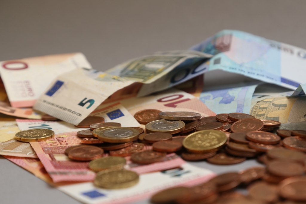 Latvija emitē obligācijas 500 miljonu eiro apmērā ar vēsturiski zemāko likmi