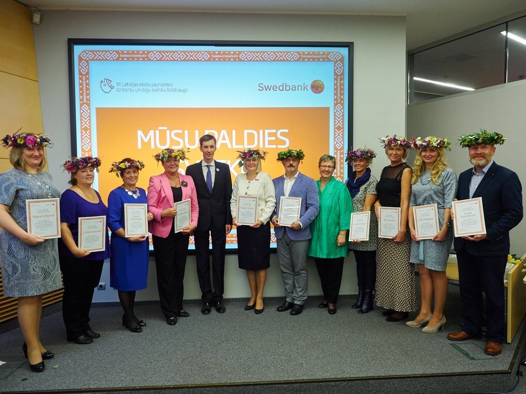 50 skolotāju saņem 500 eiro “Swedbank” stipendiju