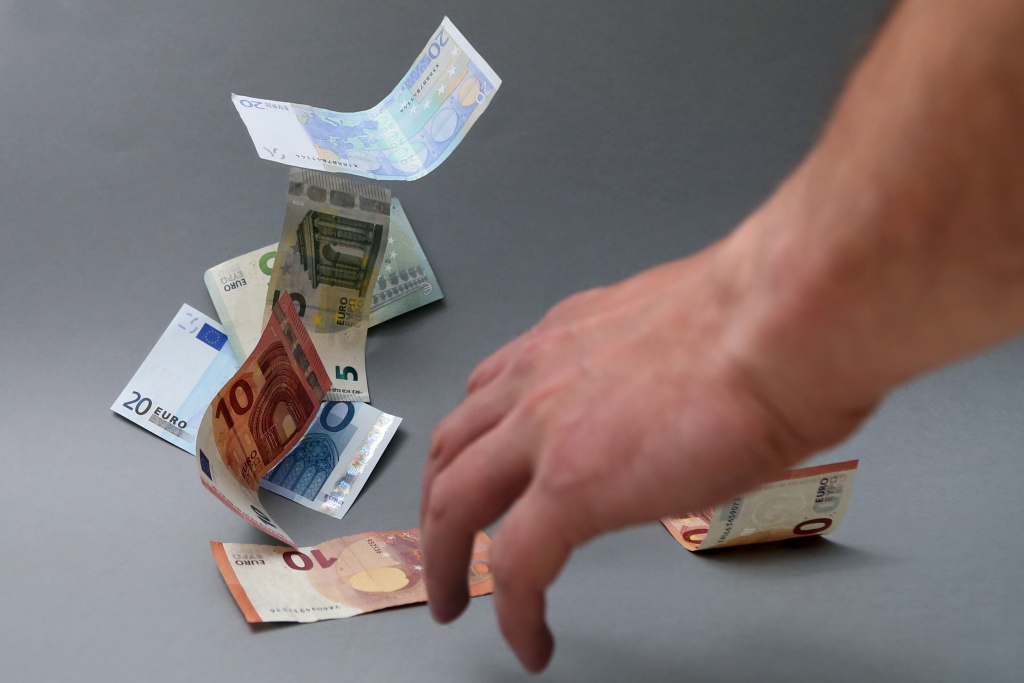 Saeimas deputāti nākamgad pelnīs par aptuveni 160 eiro mēnesī vairāk