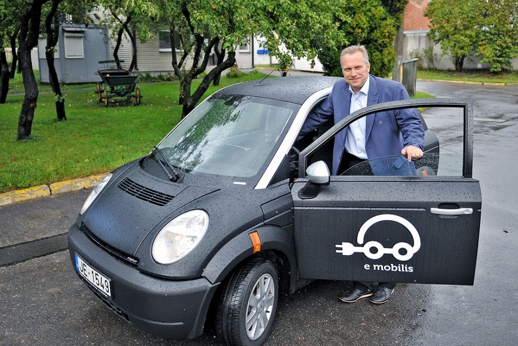 Elektromobilis piespiež braukt ekonomiskāk