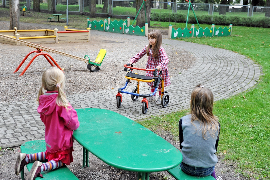 Ja ar invaliditāti - skolas griež muguru