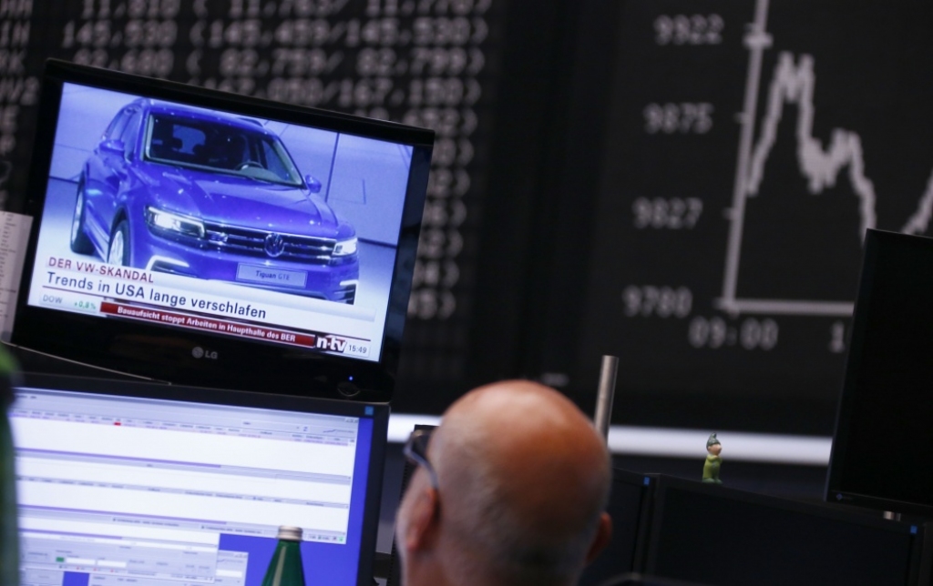 Volkswagen skandāls liek krist autoražotāju akciju cenām