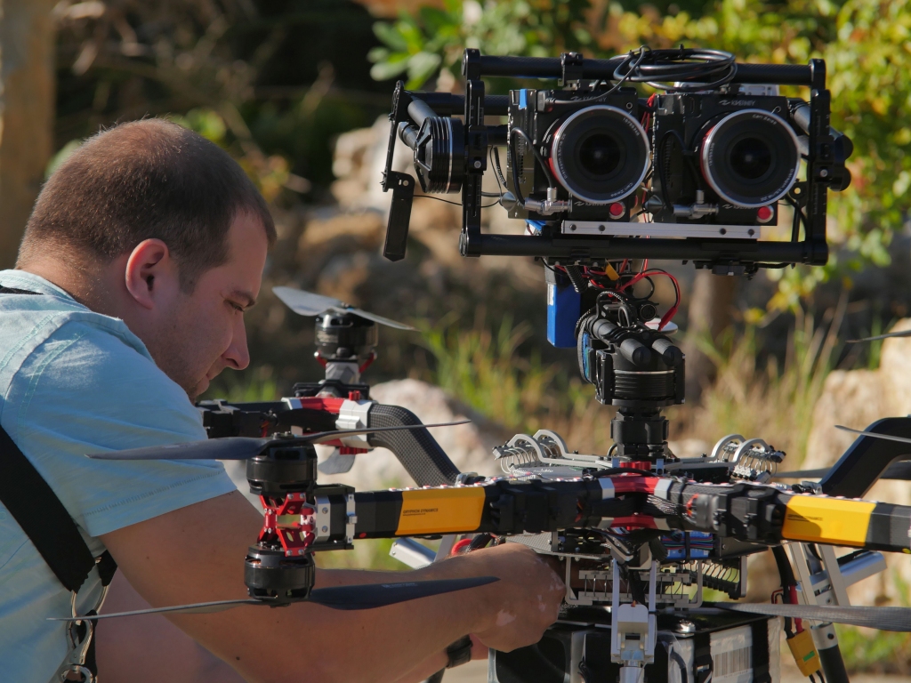 Flyvision izstrādā unikālu multikopteru
