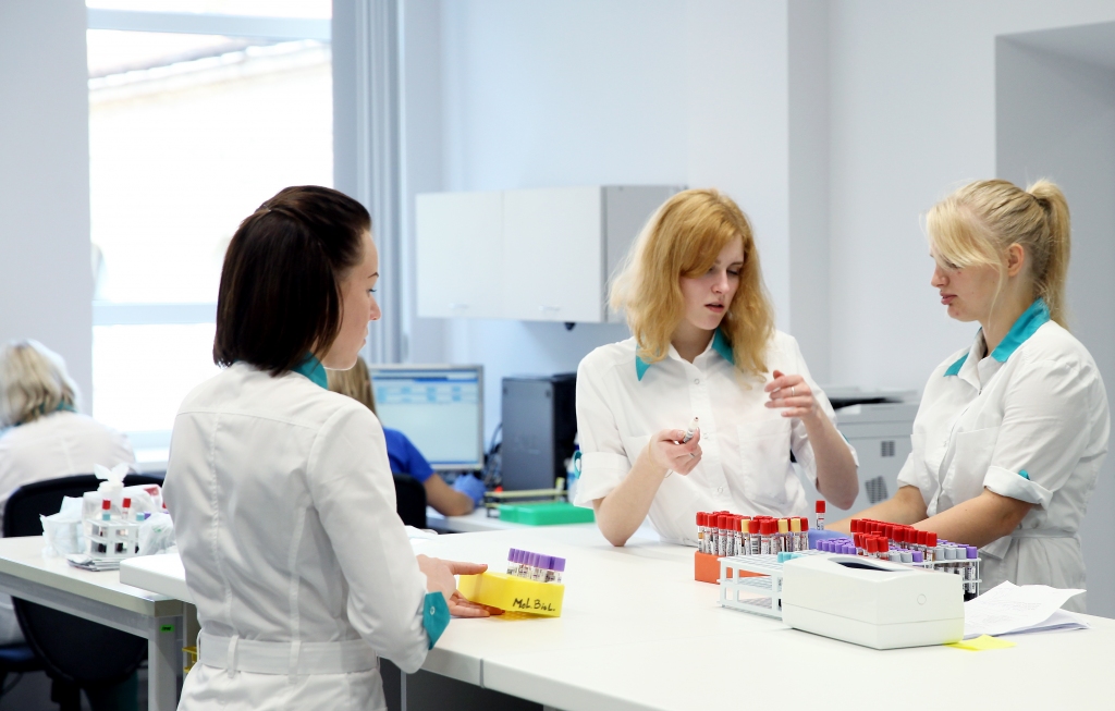 FOTO: Atklāj divus miljonus vērto Centrālās laboratorijas jauno filiāli