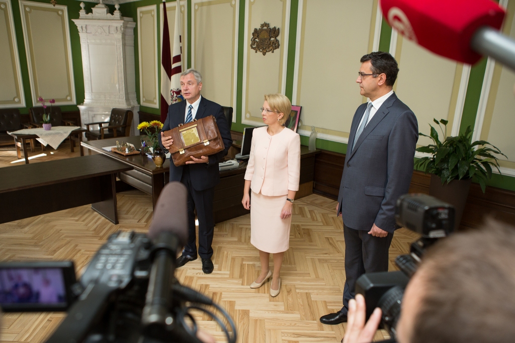 FOTO: 2016.gada valsts budžeta iesniegšana Saeimā